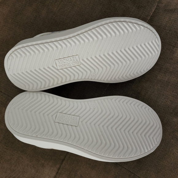 Michael Kors girls slip on flat shoes - Picture 3 of 4